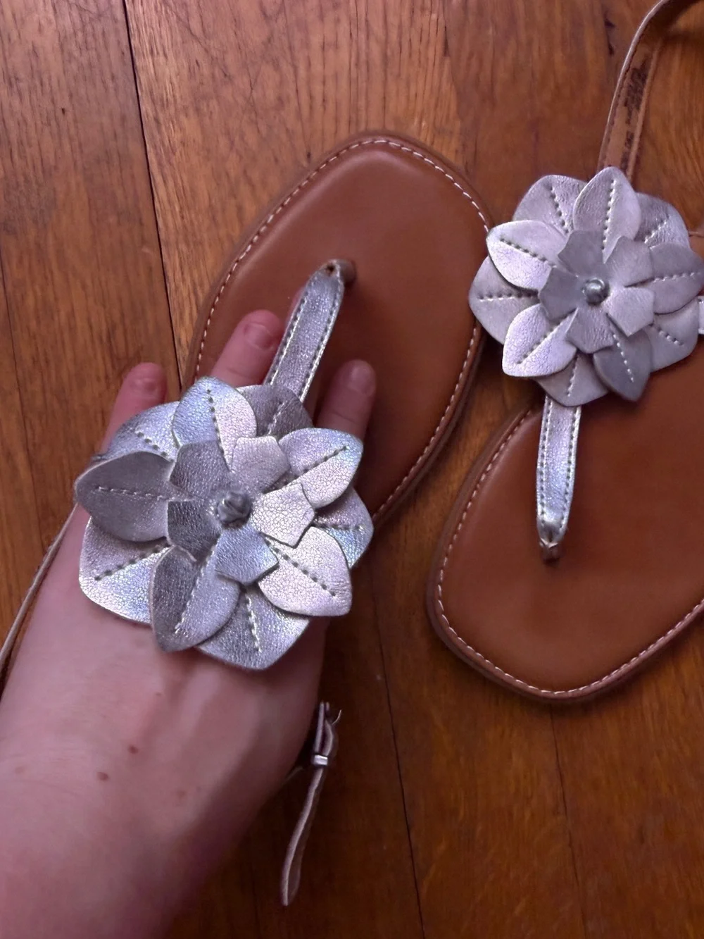 B.O.C. Silver boho metallic leather floral strappy sandals 8M